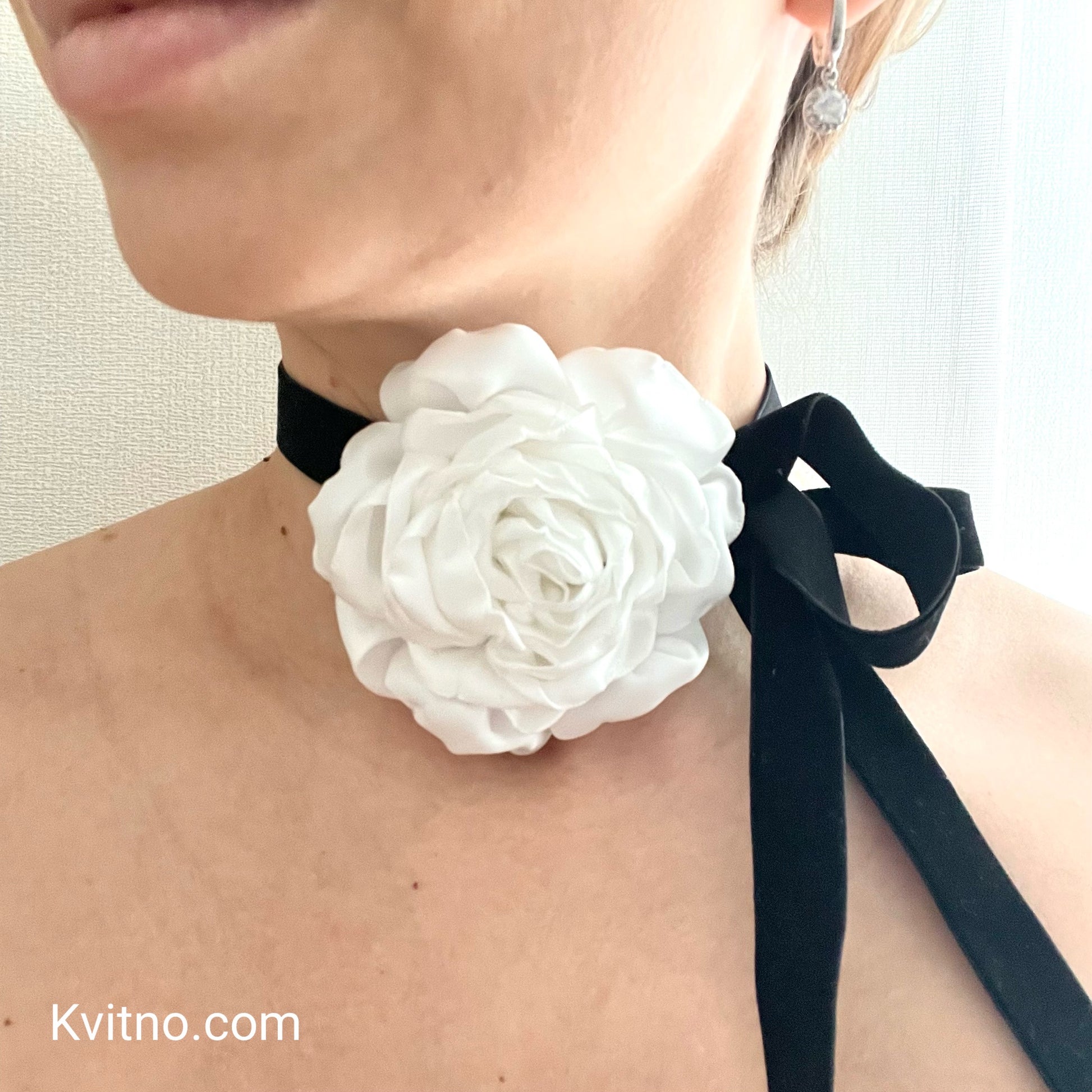 White Flower Choker Necklace with Black Velvet Ribbon - Elegant Bridal  Party Accessory