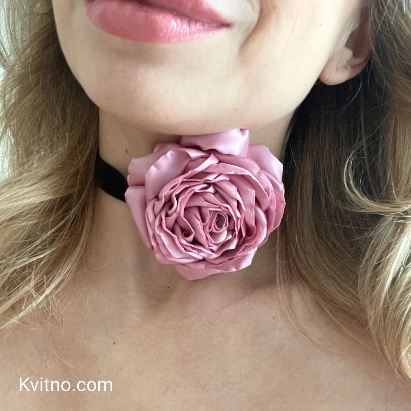 Dusty Rose Flower Choker Necklace - Beautiful Floral Design