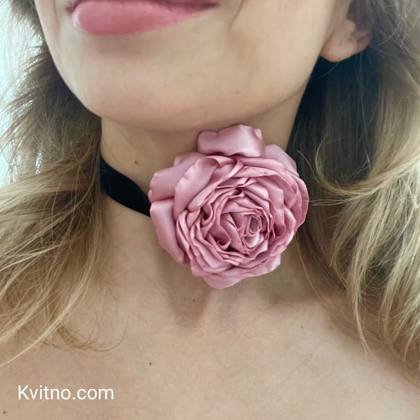 Dusty Rose Flower Choker Necklace - Beautiful Floral Design