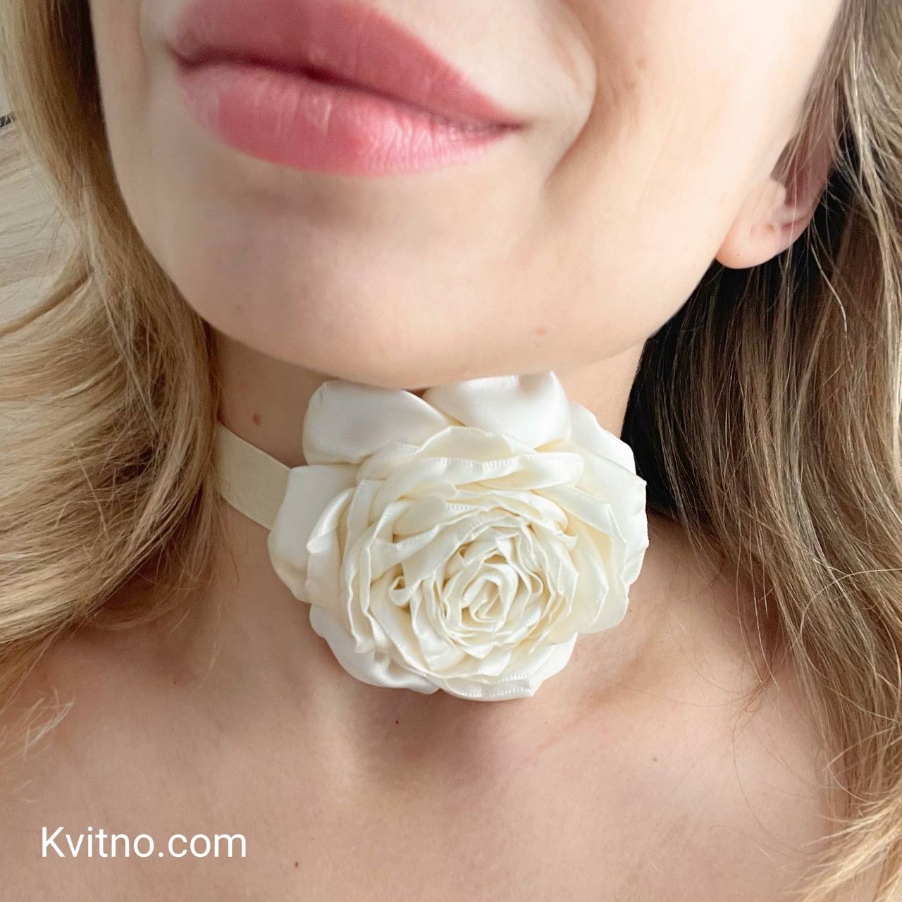 Ivory Flower Choker Necklace - Vintage and Bohemian Style